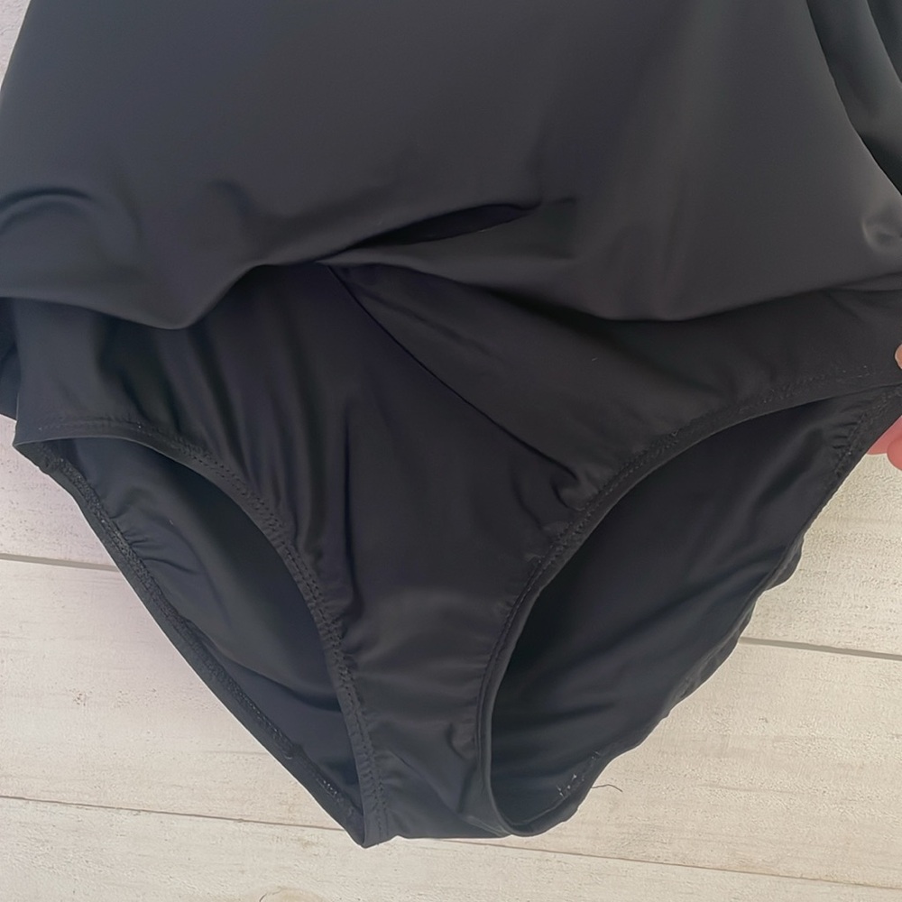 St. John's Bay women’s swim skirt black size 8 cover up vacation poolside beach - Picture 3 of 4